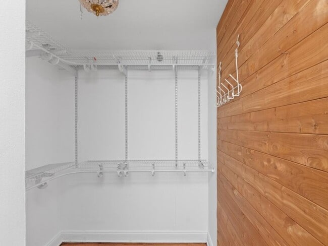 Building Photo - 1122 N Clark St