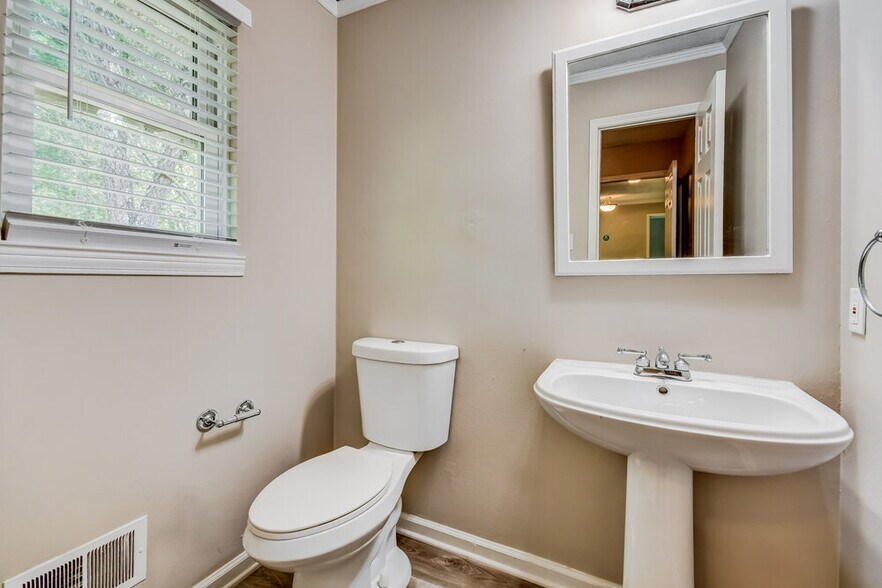Building Photo - 1541 Cedargate Cir