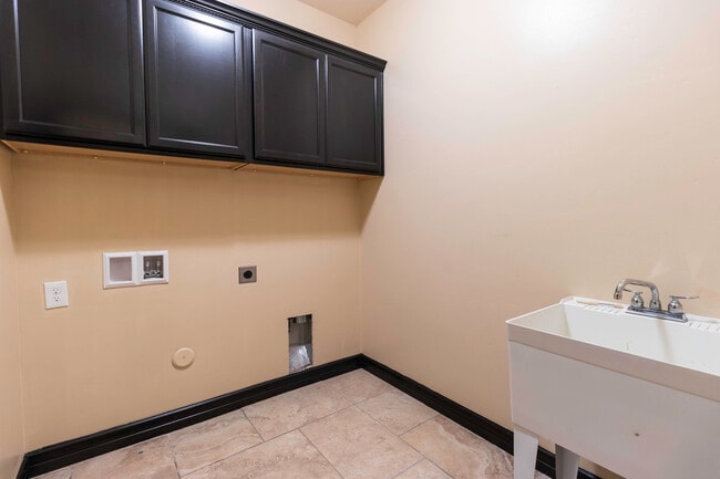 Building Photo - 3138 Fox Grove