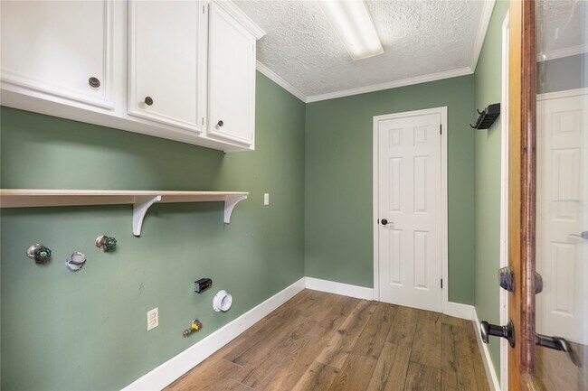 Building Photo - 8215 Winding Hill Ln