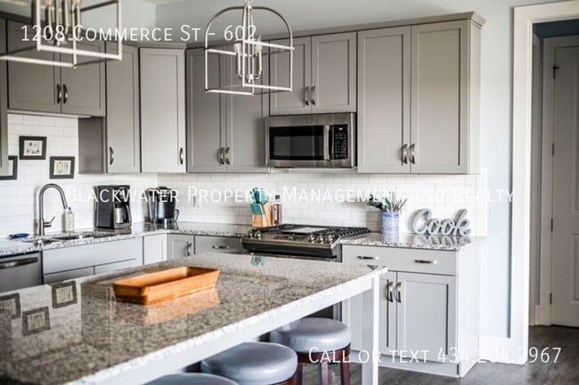 Building Photo - 1208 Commerce St