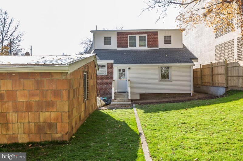 Building Photo - 811 Thayer Ave