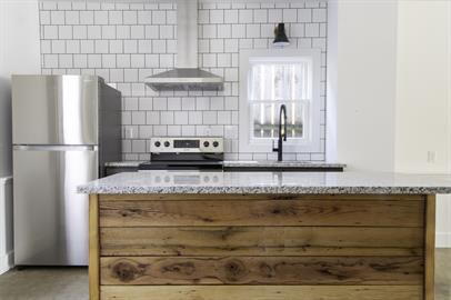 Building Photo - Charming Newly Renovated Down Stairs Apartment in the Heart of Downtown Winchester