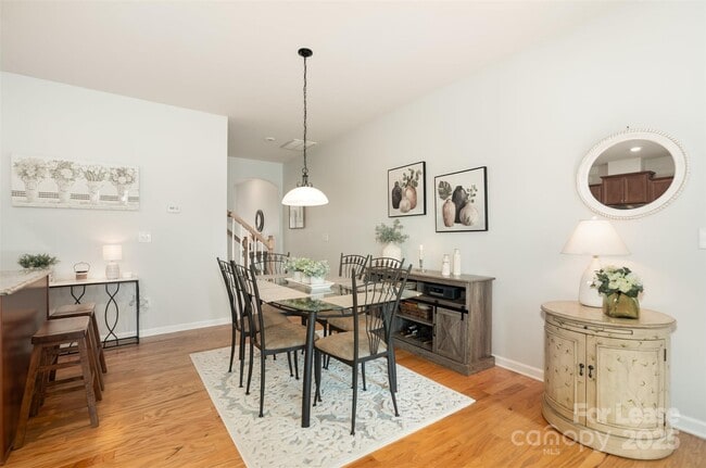 Building Photo - 3021 Honeylocust Ln