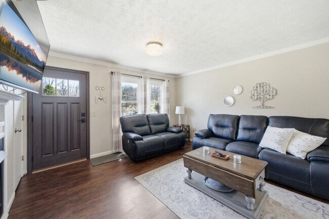 Building Photo - 392 Minga Rd