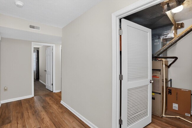 Building Photo - Charming 2BR Condo in Calhoun