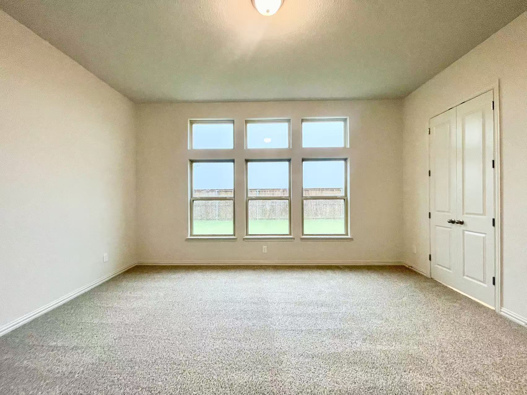 Building Photo - 16629 Freshwater Dr