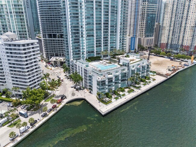 Building Photo - 1331 Brickell Bay Dr