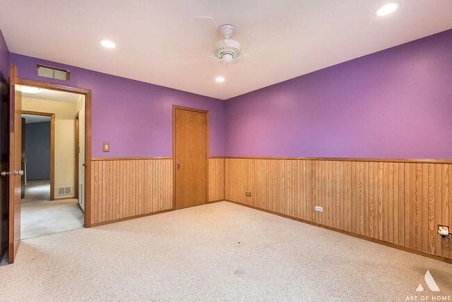 Building Photo - Beautiful Townhouse In Naperville