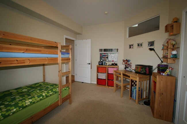 Building Photo - Stunning & Contemporary Open Floor 2 BR Co...