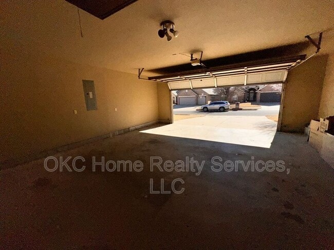 Building Photo - 13201 SW 2nd Terrace