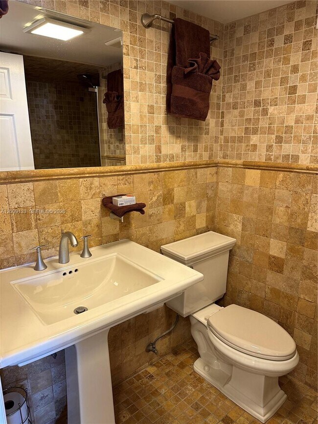 Building Photo - 6039 Collins Ave
