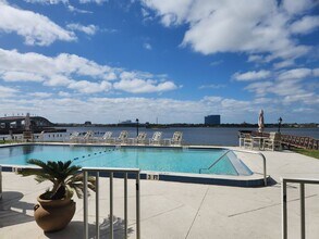 Building Photo - 2 bedroom 2 bath recent remodel Direct river front.