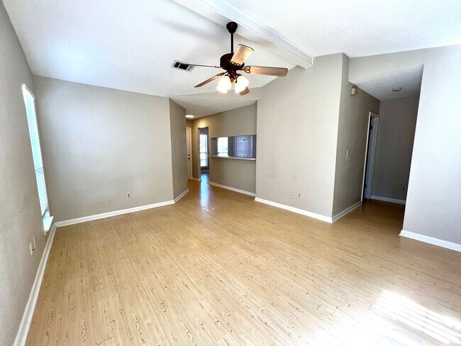 Building Photo - Charming home in Blue Pine Village!