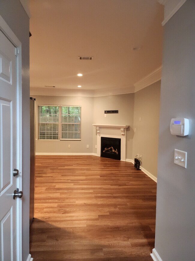 Living room - 5033 Lower Elm St