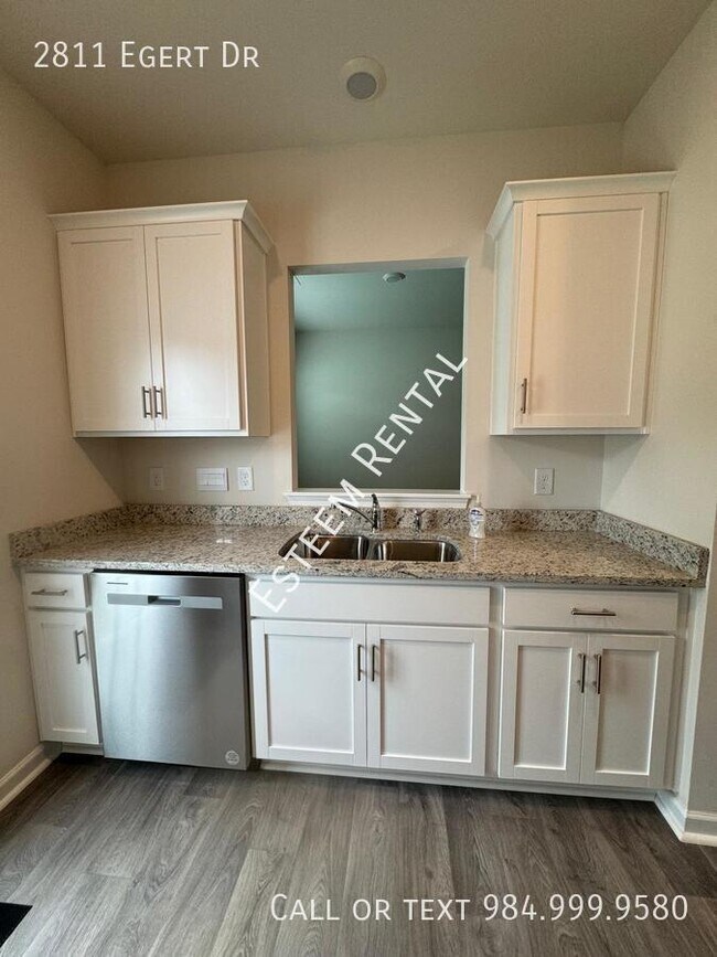 Building Photo - 2811 Egert Dr
