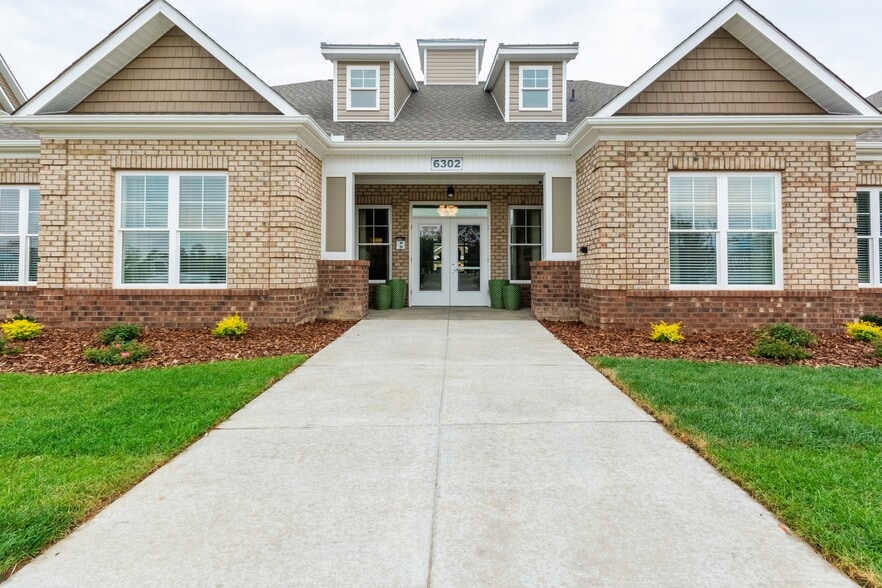 Building Photo - Midway at Archdale