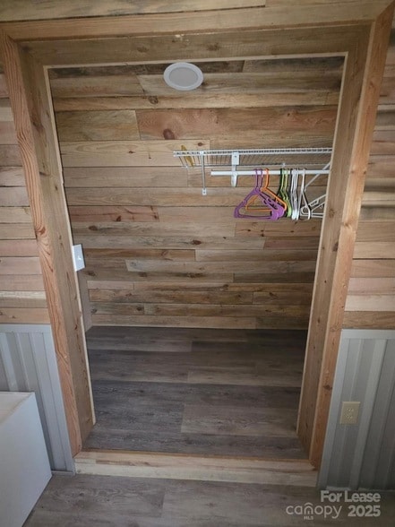 Building Photo - 820 Clearview Rd