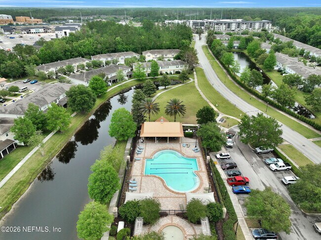 Building Photo - 452 Walnut Dr