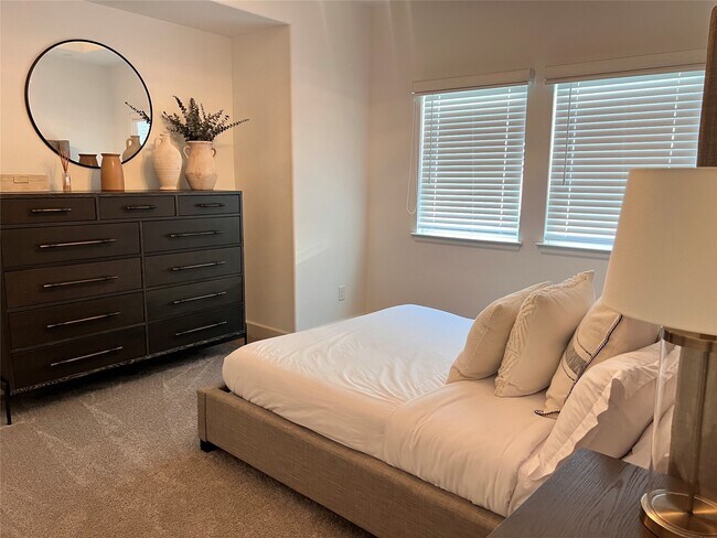 Building Photo - 176 Sweeping Valley Dr