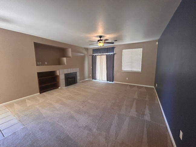 Building Photo - Open and spacious in Lemoore