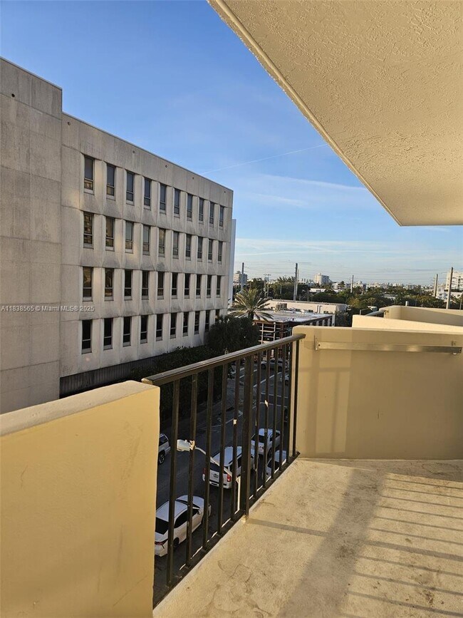 Building Photo - 6965 Harding Ave