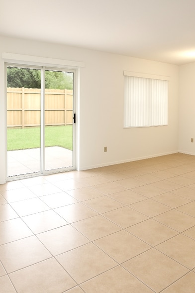 Building Photo - 411 Banana