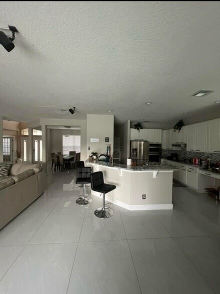 Building Photo - 1744 Amaryllis Cir