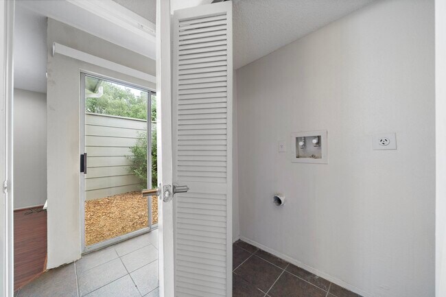 Building Photo - 12980 Greenway Chase Ct
