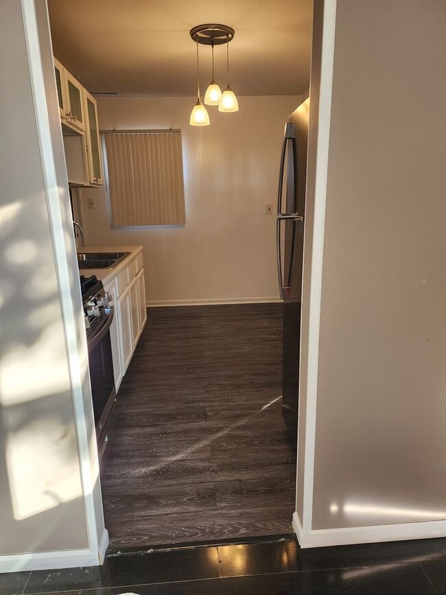 Building Photo - 3 Bedroom Home in Highland, IN