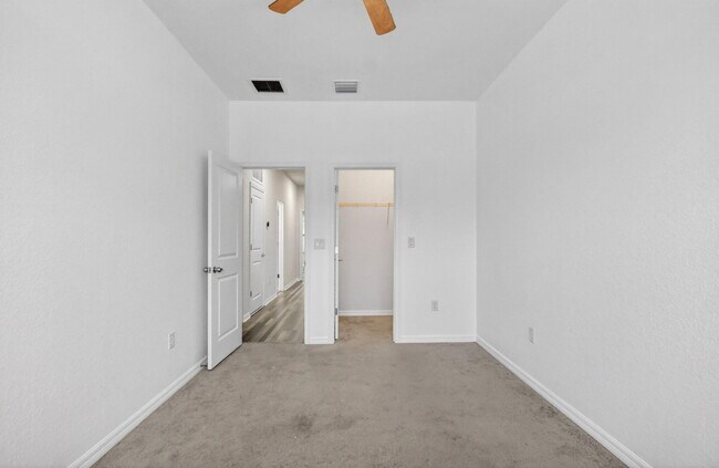 Building Photo - 2833 Troubadour St