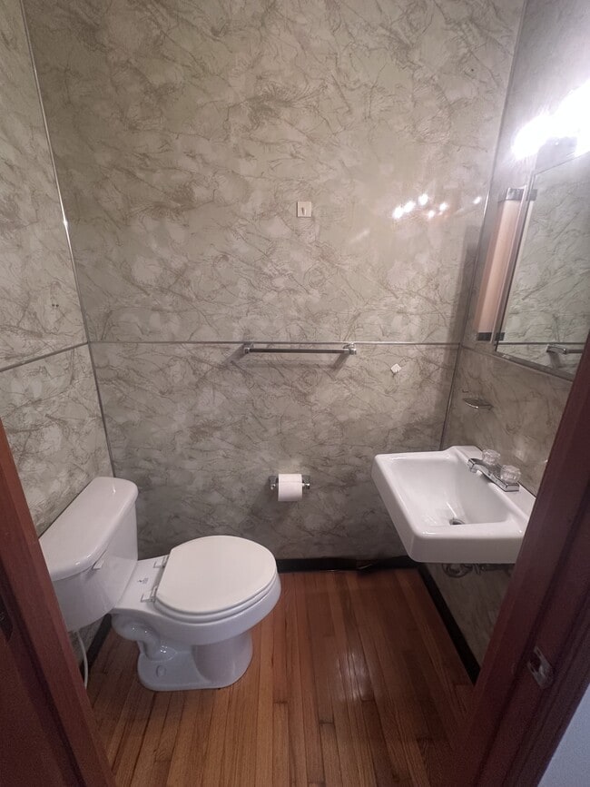 Building Photo - 1123 Franklin Turnpike