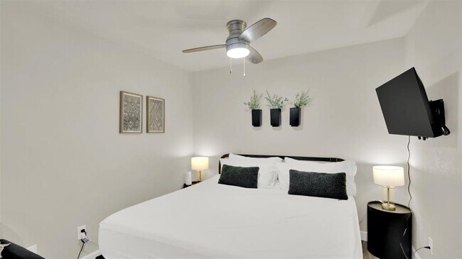 Building Photo - 4501 Speedway