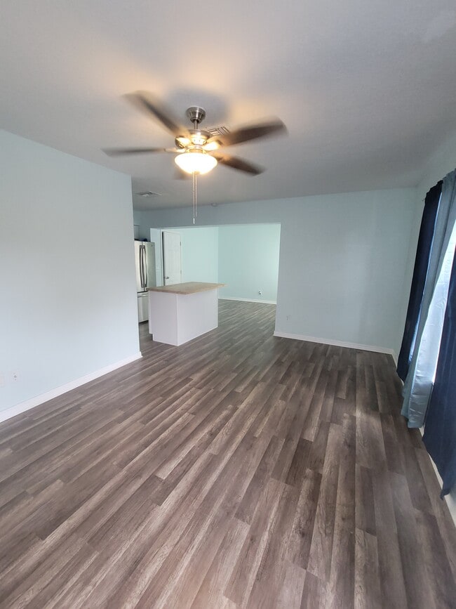 Building Photo - 513 Hollyhock Ln