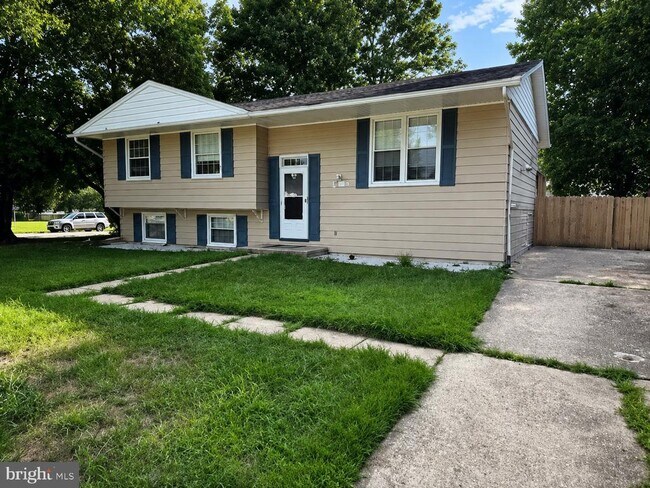 Building Photo - 8018 Hammond St