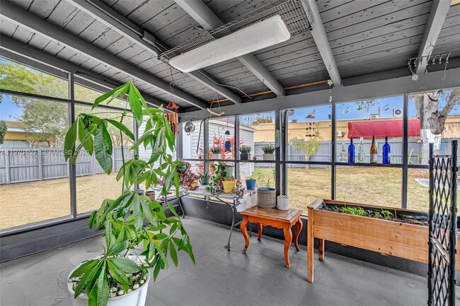 Building Photo - 6781 Franklin St