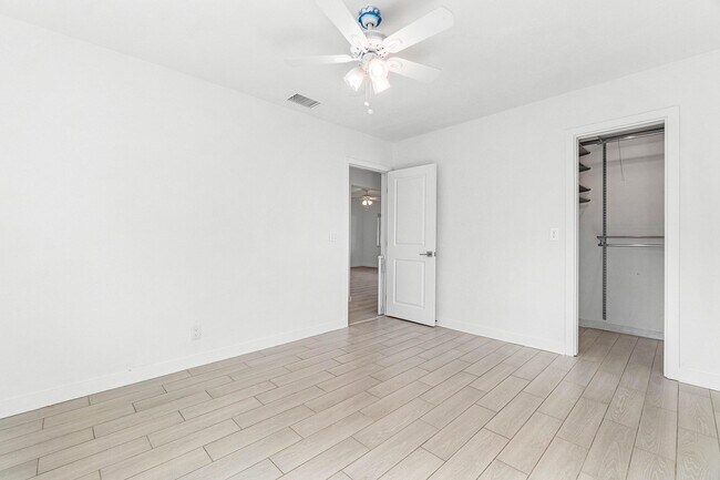 Building Photo - 5068 Sunrise Blvd