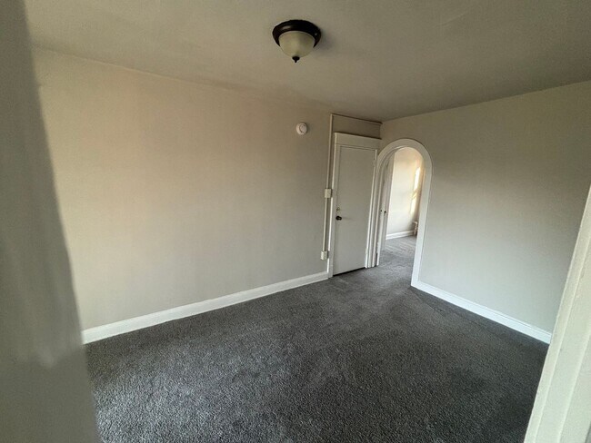 Building Photo - 7274 Radbourne Rd