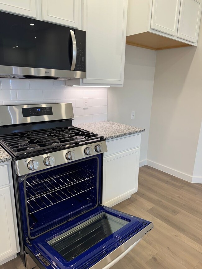 Building Photo - Fabulous Luxury Newer 2025 Build 3/2/2