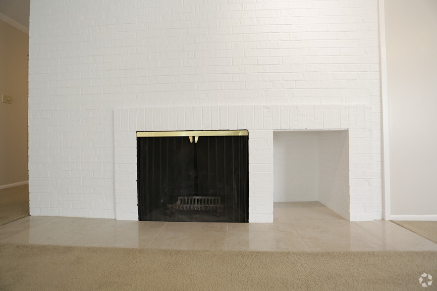 Building Photo - Trianon Apartments & Townhomes