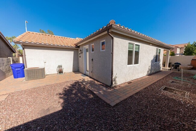 Building Photo - Charming 4 bed, 2 bath home in Chandler!