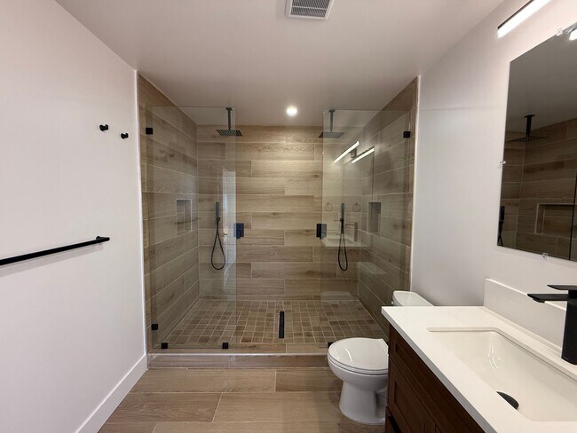 Building Photo - Newly Renovated 4 Bedroom Residence in La Jolla