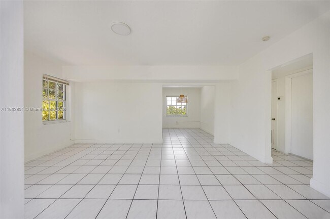 Building Photo - 953 SW 11th St