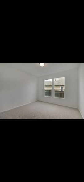 Building Photo - 124 Rocroi Dr