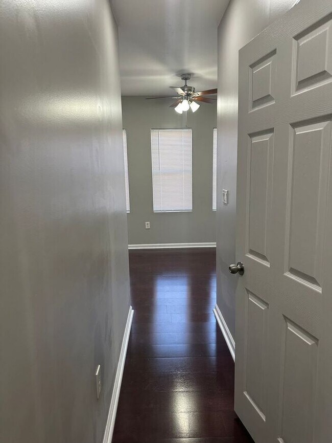 Building Photo - 4 bedrooms