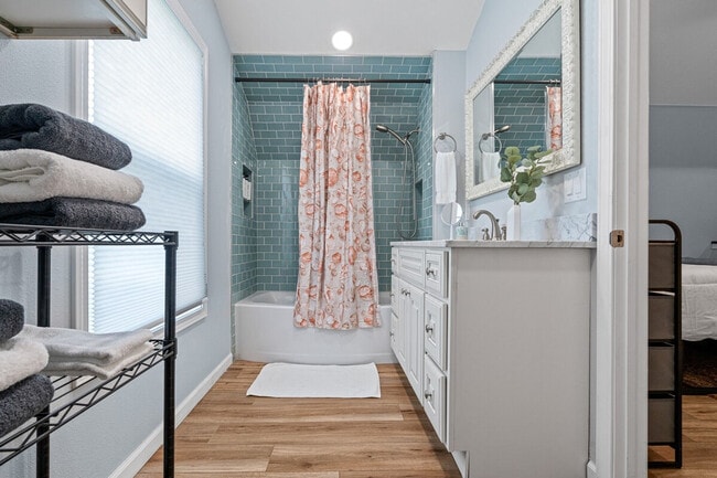 Building Photo - 2 Mead Dr