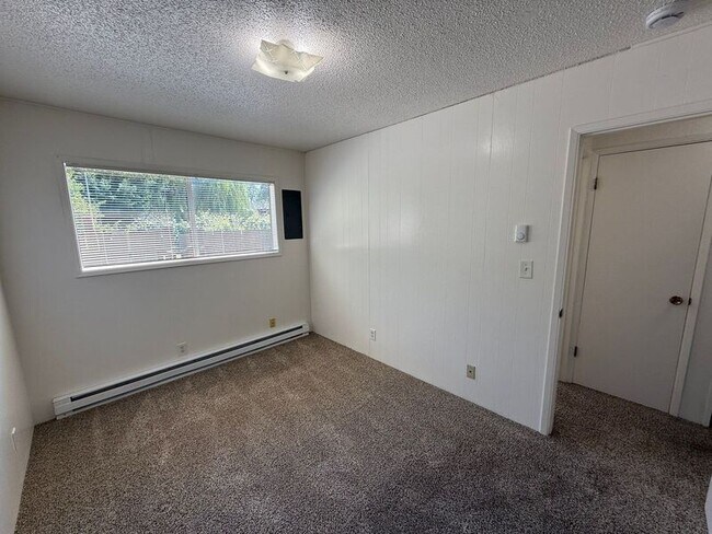 Building Photo - 550 SW Levens St