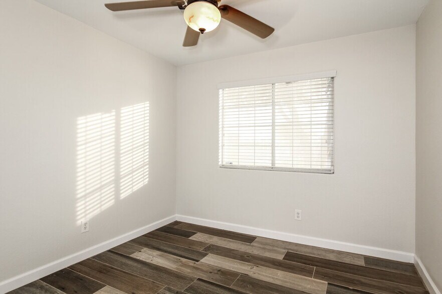 Building Photo - 2902 W Irma Ln