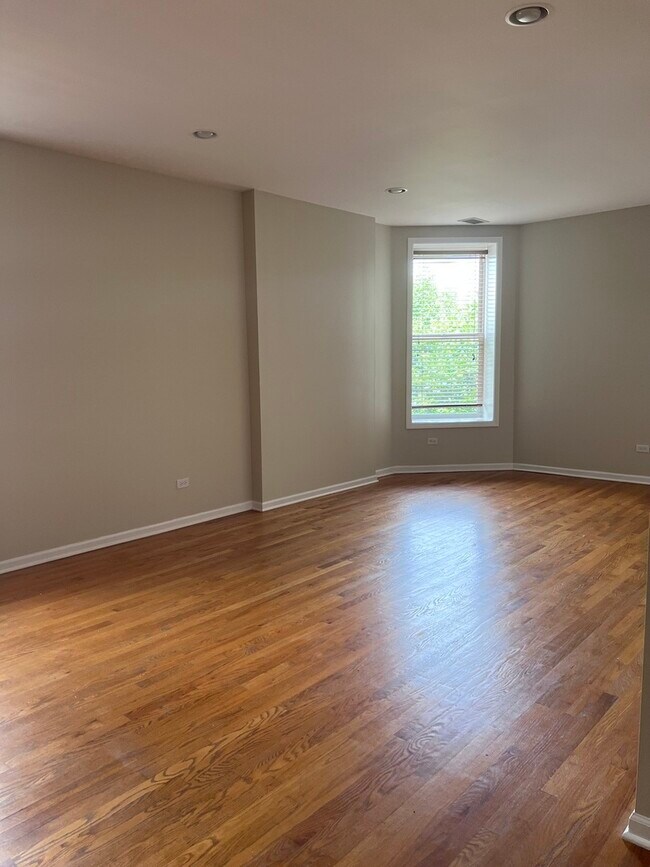 Building Photo - 3610 S Prairie Ave