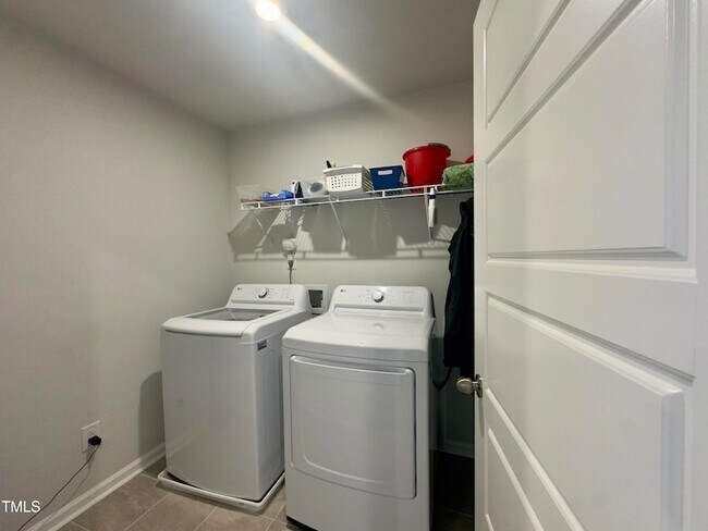 Building Photo - 276 Shingle Oak Rd